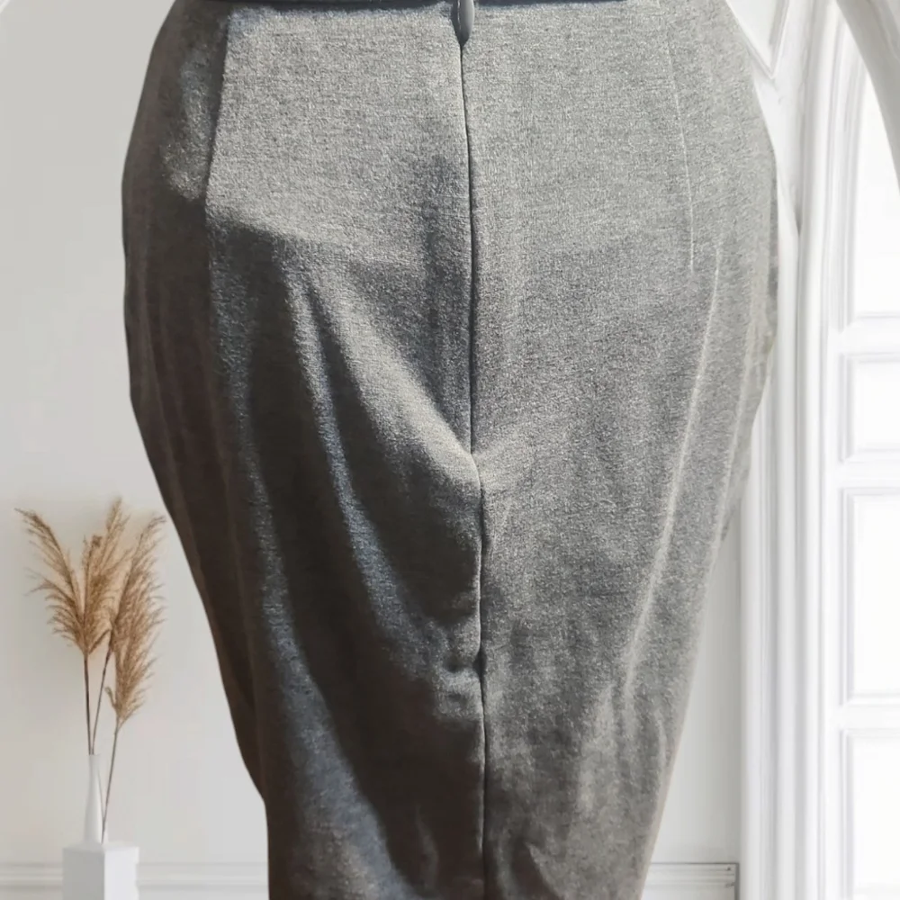 Bebe Elegant Gray Wrap Skirt Sz 6 - Picture 4 of 13